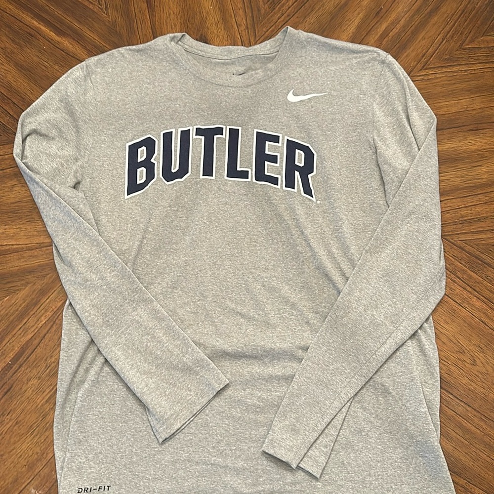 EUC men’s NIKE Butler shirt Medium